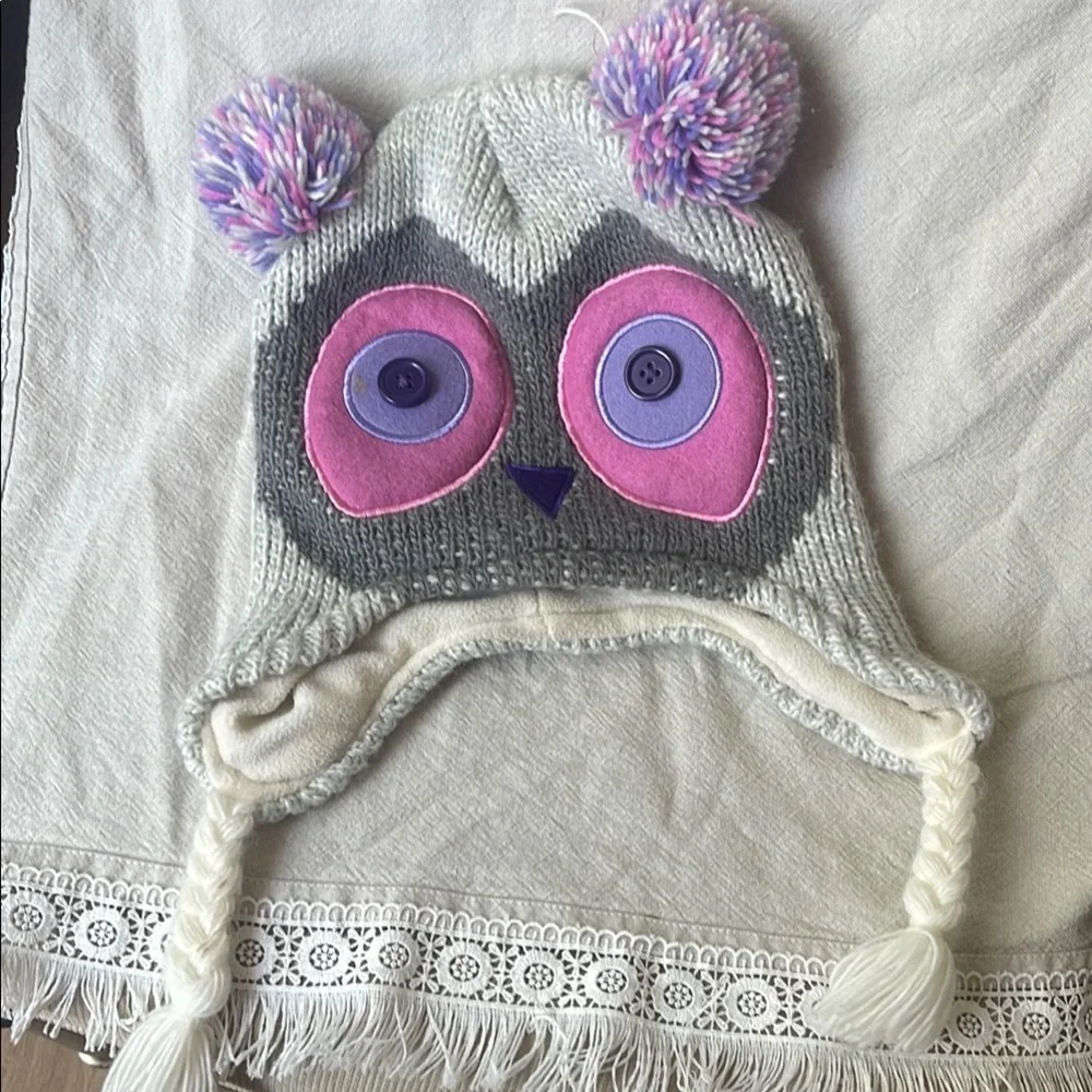 Kids owl winter beanie hat. Super cute great condition size 8-14